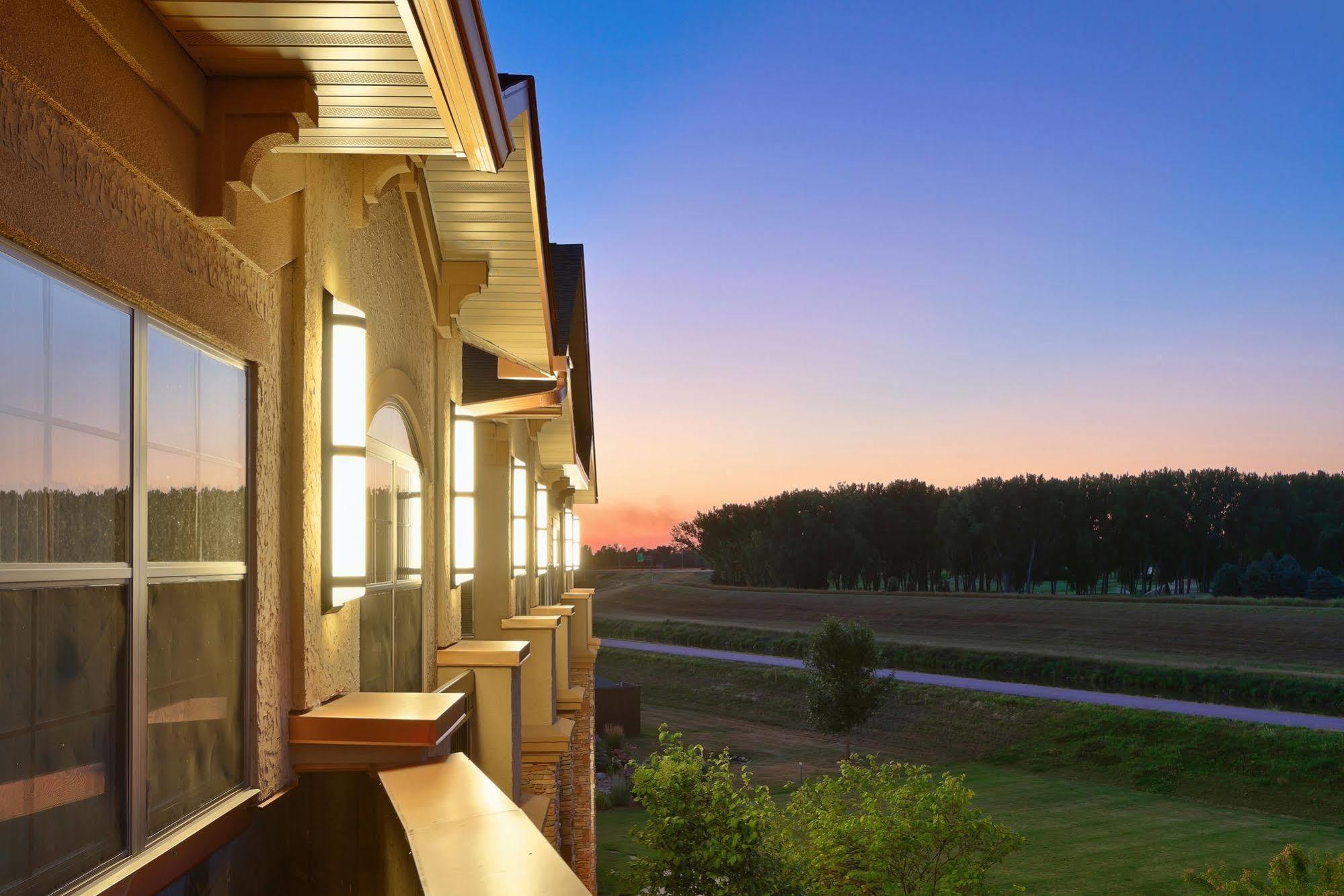 Clubhouse Hotel Sioux Falls Exterior photo